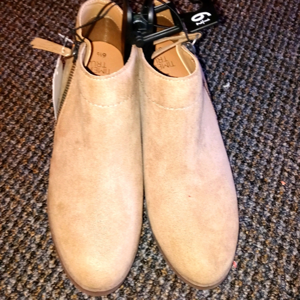 Women's tan booties size 6 1/2